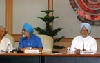 The Deputy Chairman, Planning Commission, Dr. Montek Singh Ahluwalia briefing the Press after the  Full Planning Commission meeting on the Integrated Energy Policy 