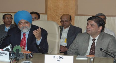 The Deputy Chairman, Planning Commission, Dr. Montek Singh Ahluwalia addressing the Editors/Journalists of the 9th Editors Conference on Social Sector Issues-2009