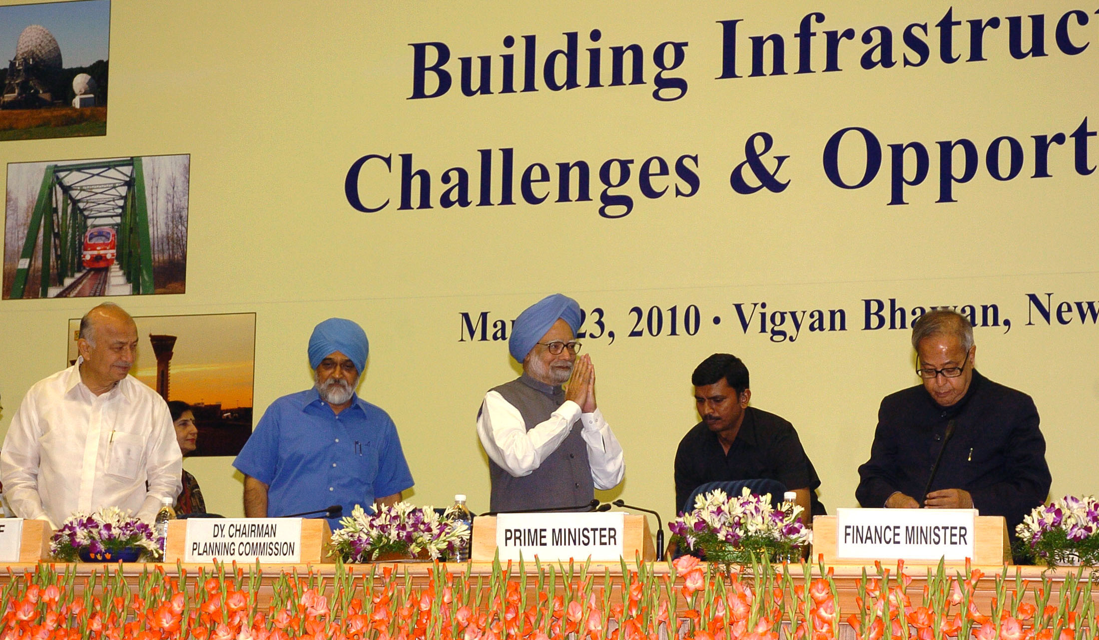 The Prime Minister, Dr. Manmohan Singh at the conference on Building Infrastructure: Challenges and Opportunities, at Vigyan Bhavan in New Delhi on March 23, 2010.
